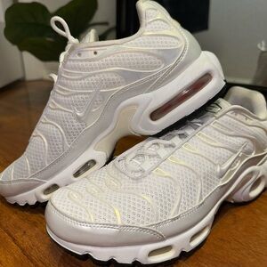 Nike Women's White and Gold Sneakers